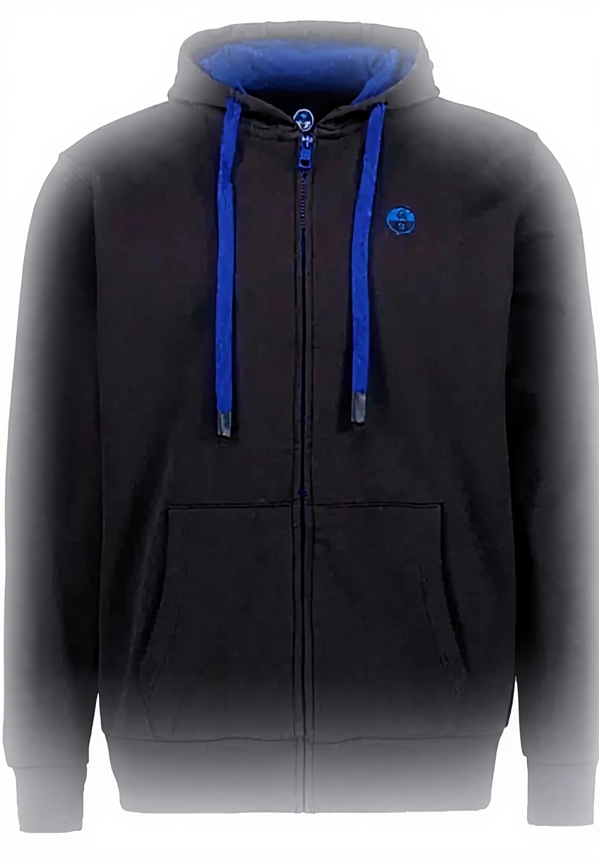 Felpa North Sails Full Zip Hoodie indossata in un contesto urbano
