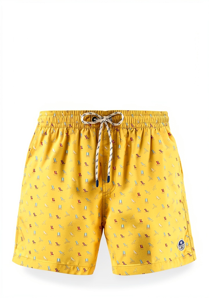 'Pantaloncini da bagno NORTH SAILS in poliestere riciclato indossati in spiaggia'