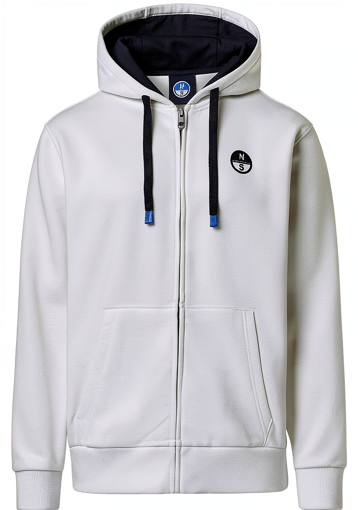 'North Sails Felpa Full Zip Hoodie indossata in un contesto urbano'