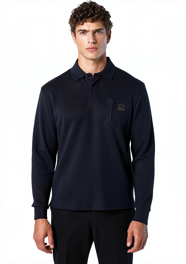 'Polo North Sails in cotone organico indossata in un contesto casual'